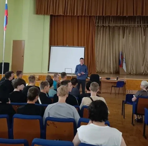 🗓️ 10 июня молодые люди ЦПО строительного сервиса прослушали информацию о возможностях службы по ко