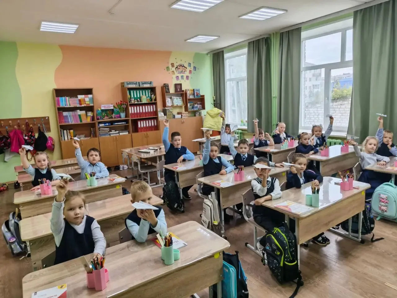 Накануне в наших 1-х классах произошло очень тёплое и трогательное событие. В гости к п...