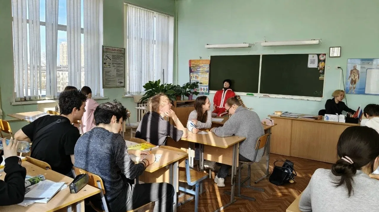 В рамках антинаркотического месячника в 10-ом классе прошёл квиз «Выбор за тобой», целью которого яв