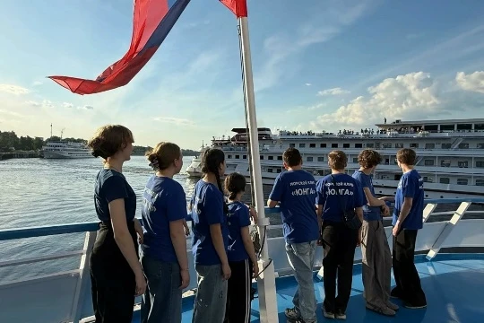 Восемь лучших воспитанников морского клуба "Юнга" стали частью команды настоящего тепло...