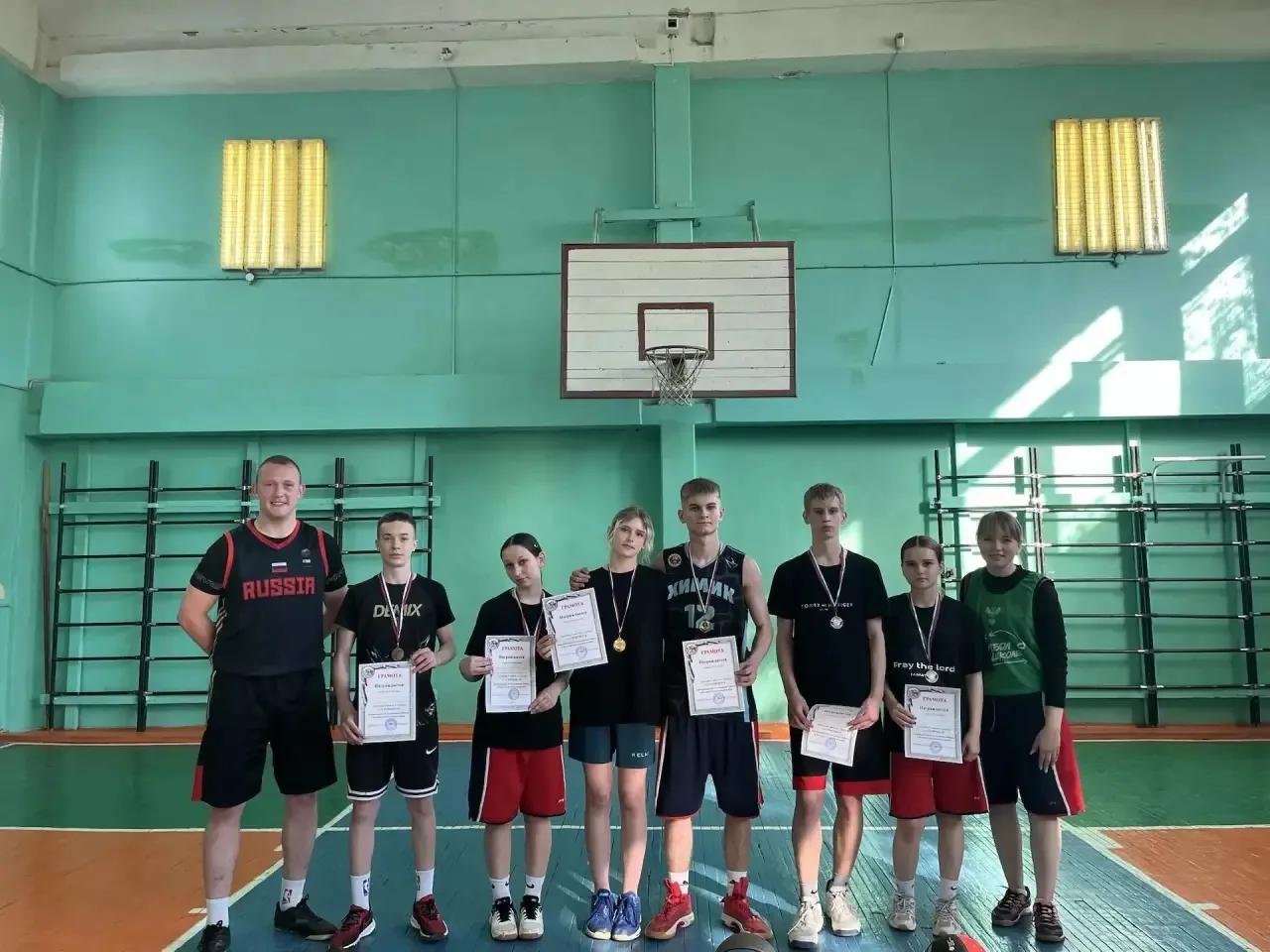 🏀 Турнир по стритболу в честь 81‑й годовщины Великой Отечественной войны 🏀  Вчера в нашей школе прош