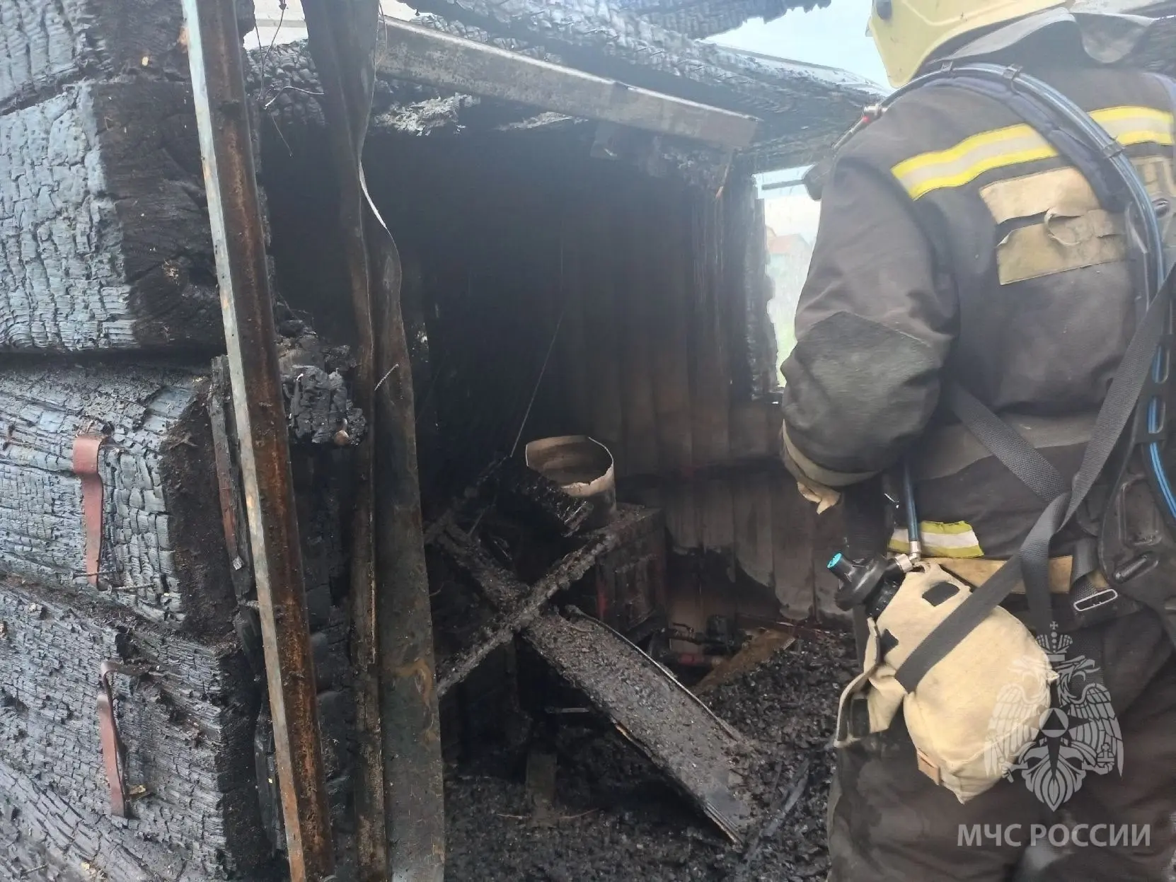 13 июня около половины третьего ночи спасатели получили вызов на крупный пожар в Исилькуле — там пол