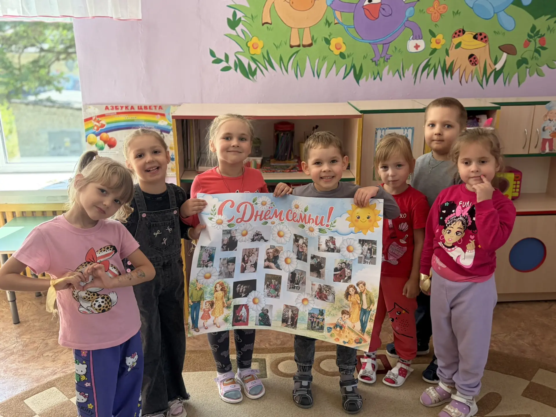 🧑‍🧑‍🧒‍🧒Семья — начало всех начал: как ребята из средней группы «Почемучки» готовились ко Дню сем