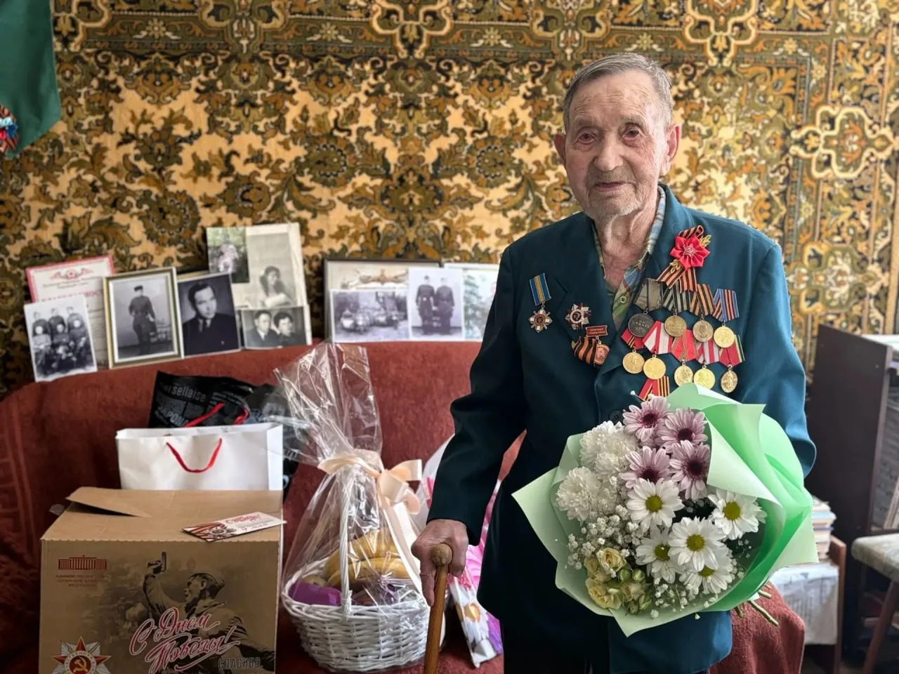 🇷🇺🎗 Ветеранам Великой Отечественной войны вручили подарки от Главы ЛНР Леонида Пасечника  Первые поз