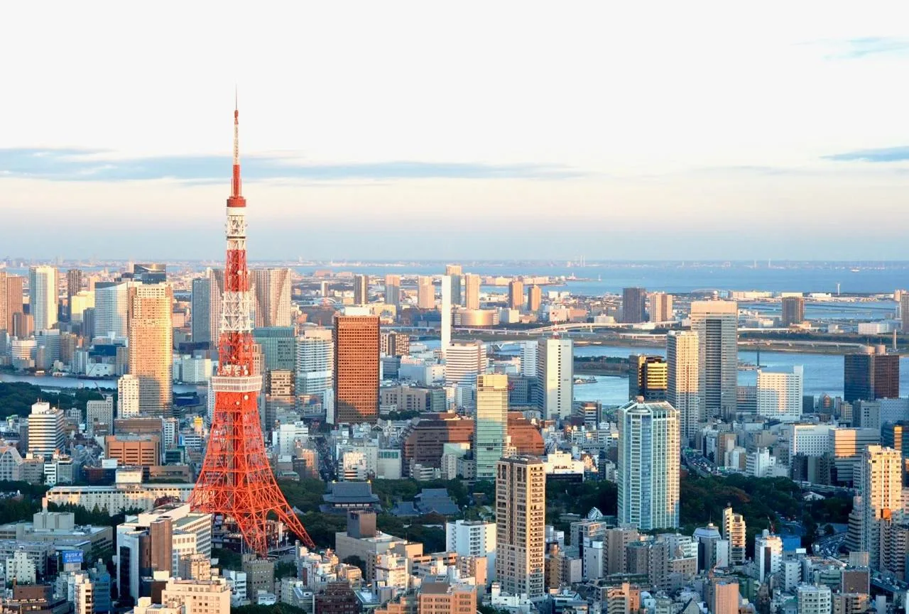 Башня Tokyo Tower в Токио, Япония 🇯🇵  🔹 Телебашня Tokyo Tower является одним из самых узнаваемых сим