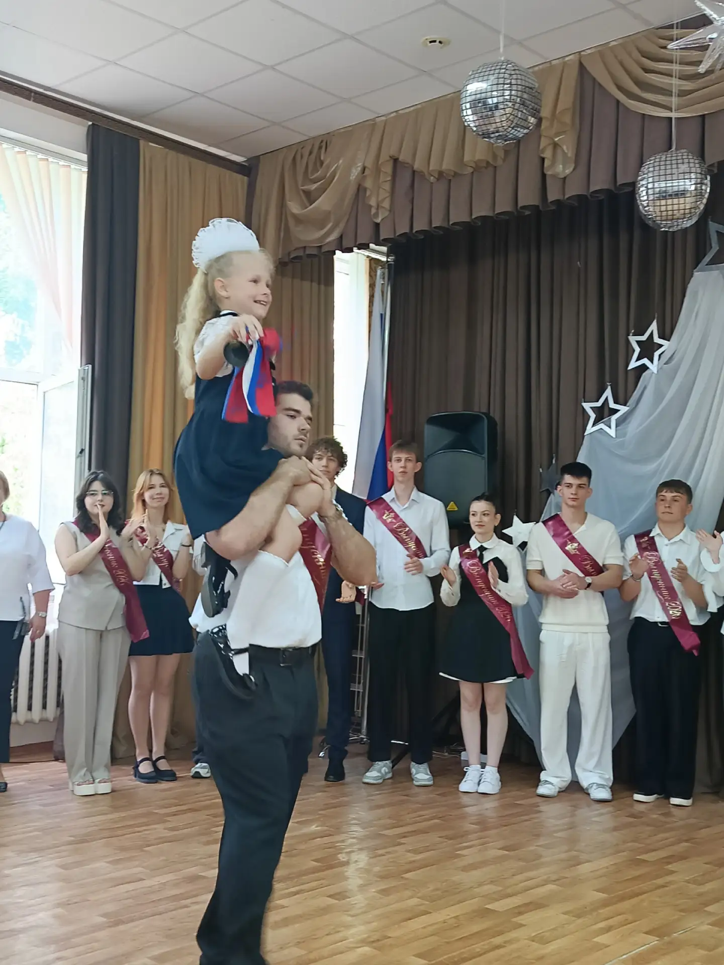 ✨ Тепло поздравили наши подшефные школы с важным событием - Последним звонком!