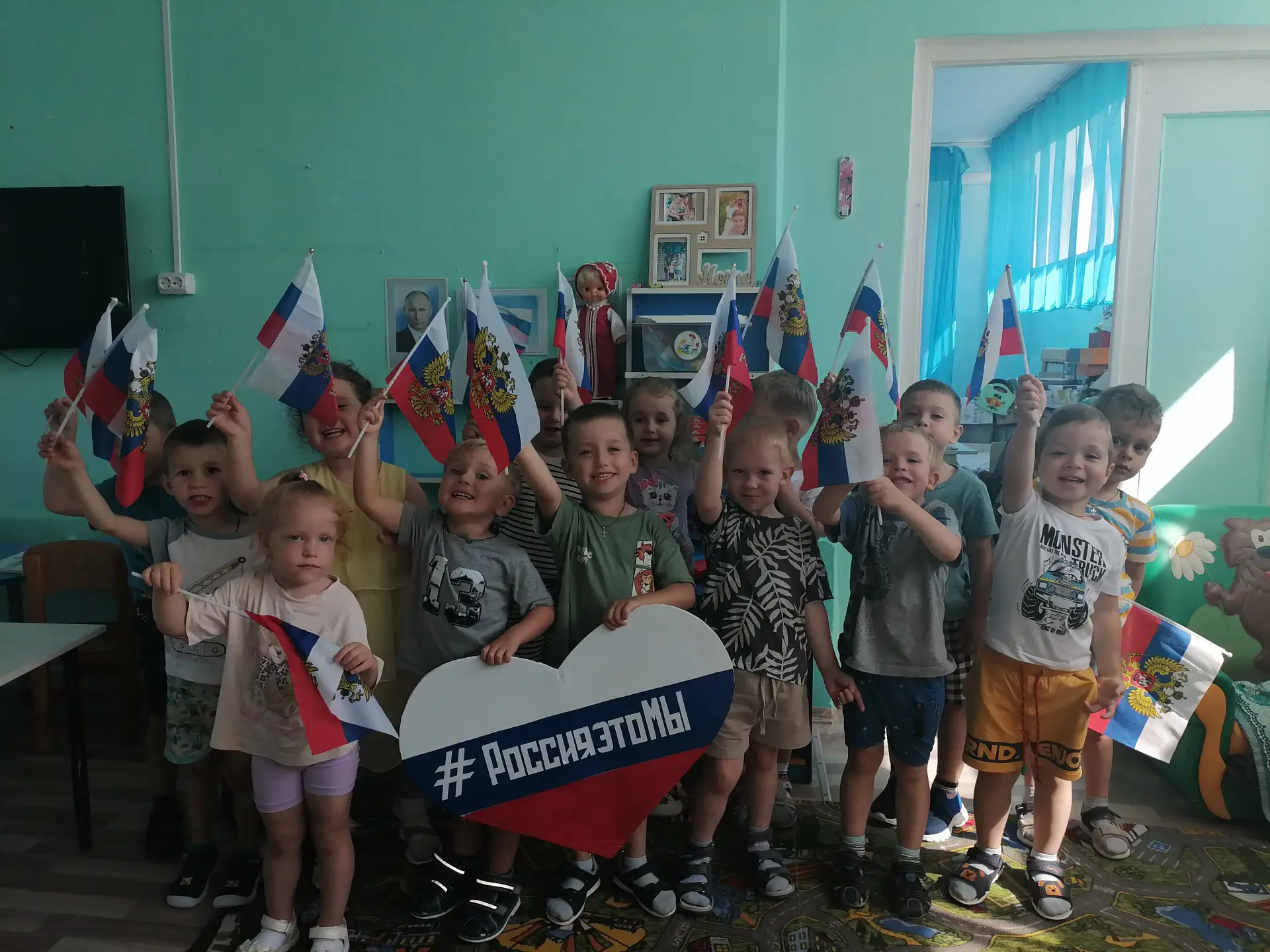 Средняя группа №1 и №2 приняли участие во  Всероссийской акции «#РодинойГоржусь», приуроченной к пра