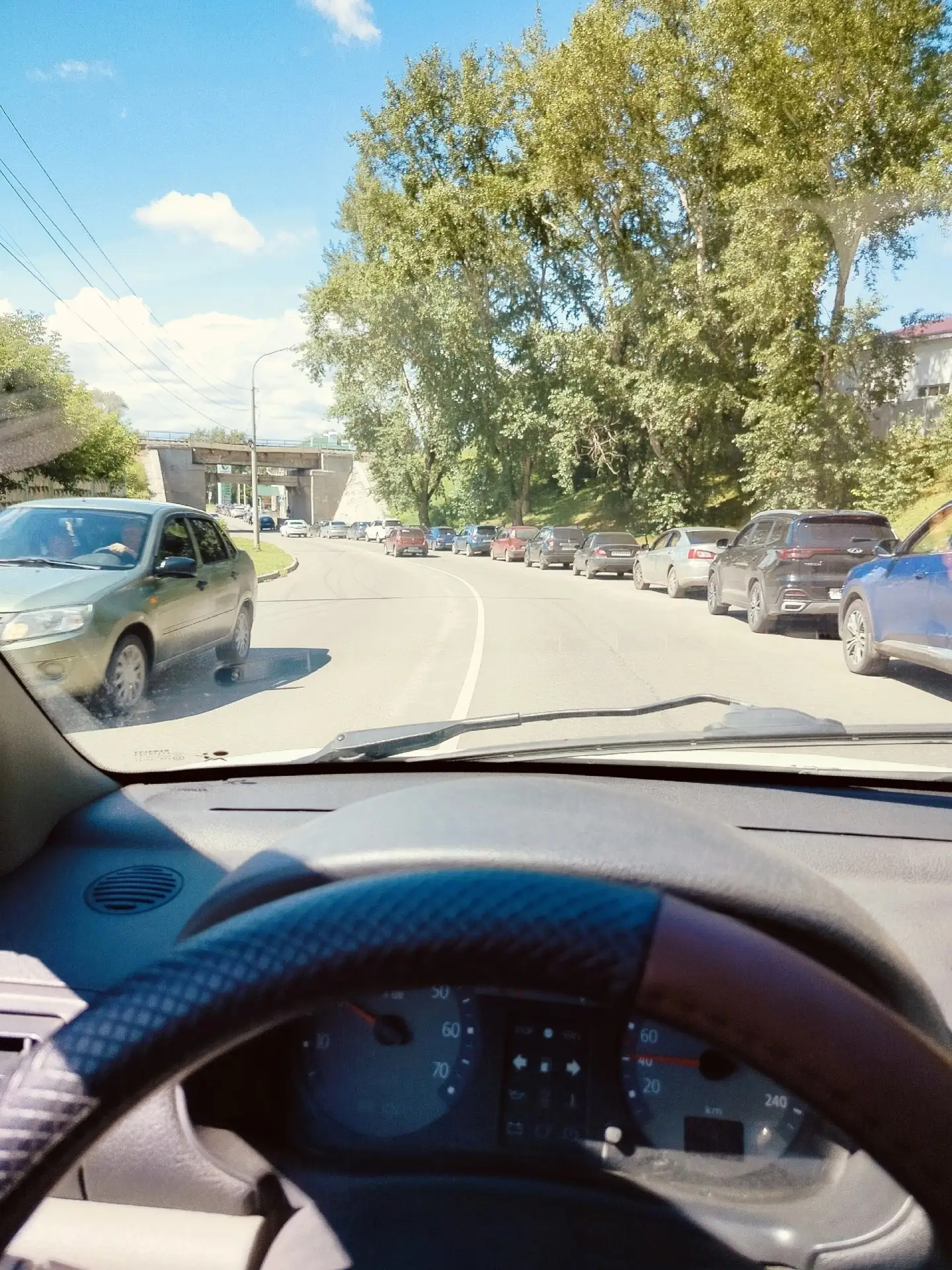 В Алатыре осложнилась обстановка с поставками топлива на заправки. Сегодня на АЗС «Башнефть» столпил