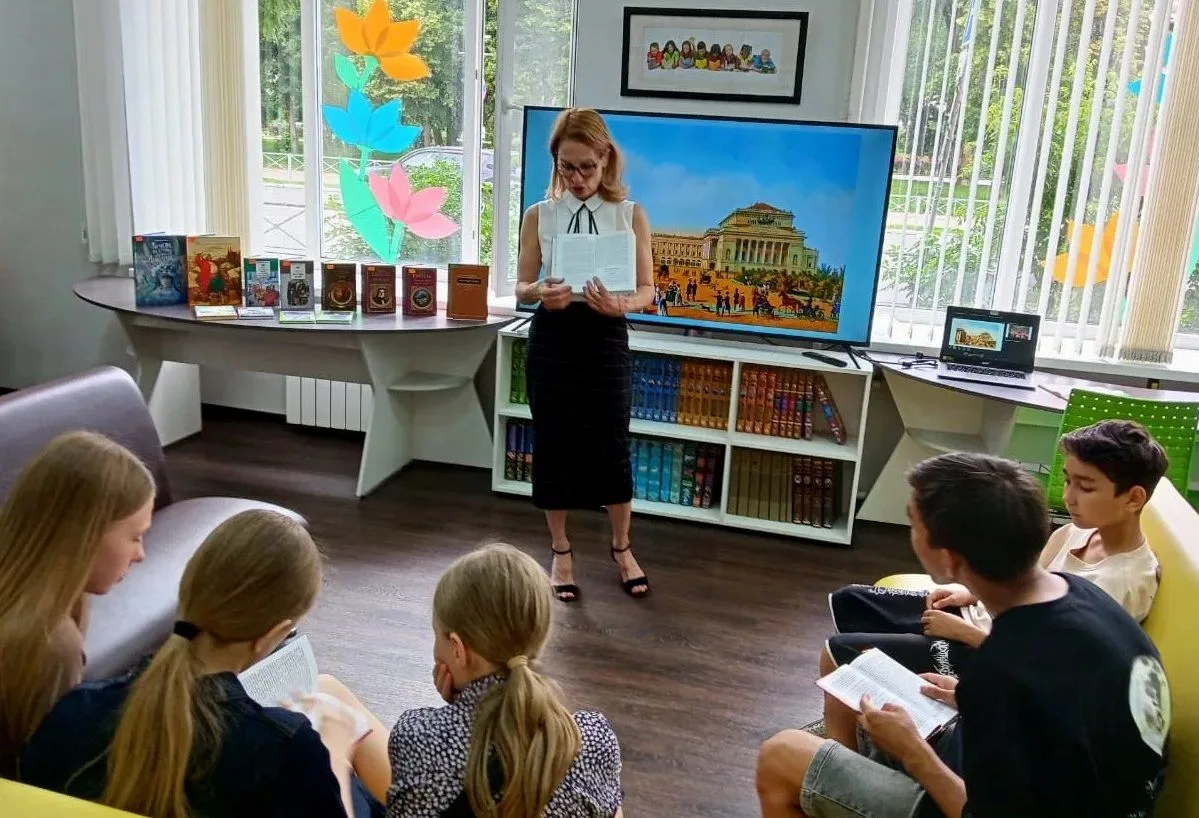 «Читай — не хочу!»: книжный путеводитель
 
Ровно 190 лет назад театр увидел одну из самых ярких стра