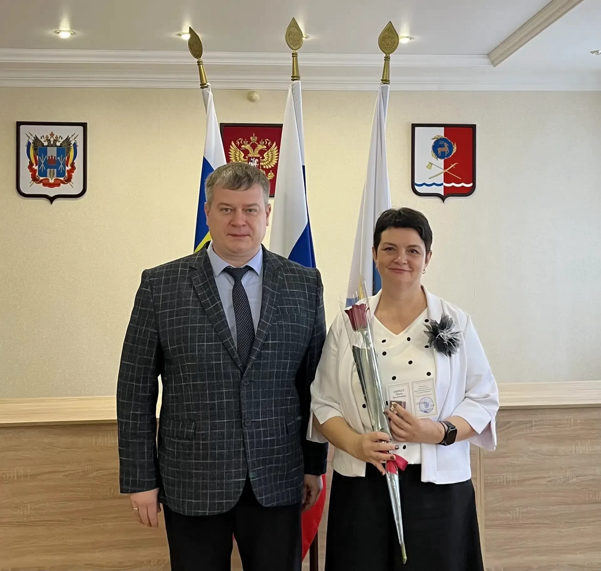 В администрации Каменска торжественно наградили педагогов.
