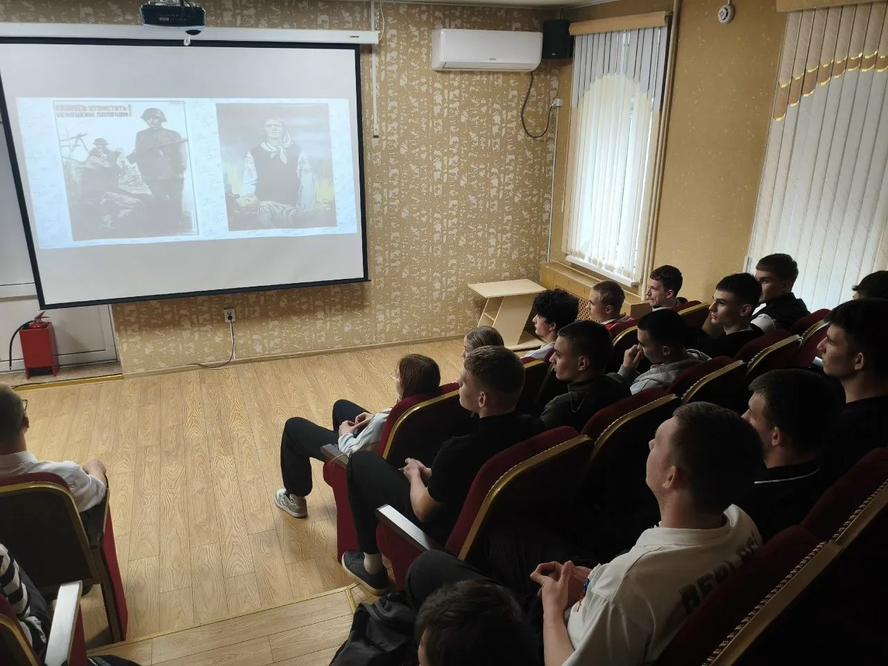 🕊 В преддверии Дня Победы на отделении педагогики Ейского полипрофильного колледжа первокурсники спе