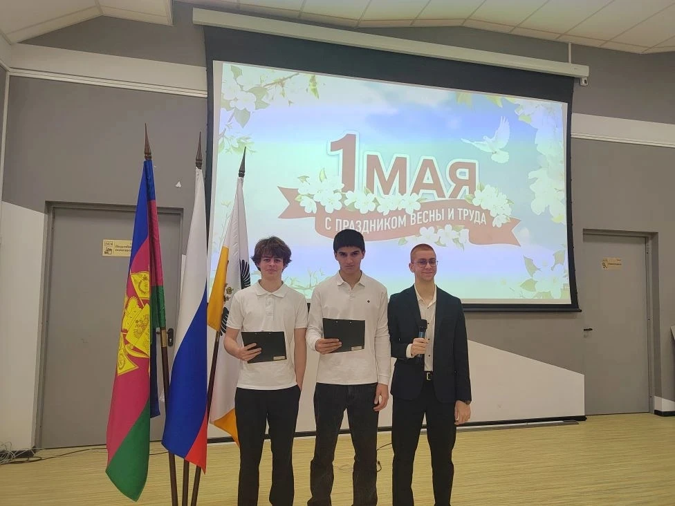 🕊🕊🕊МИР! ТРУД! МАЙ!🕊🕊🕊🕊🕊Торжественная линейка, посвященная 1 Мая — Празднику Весны и Труда, прошла в 
