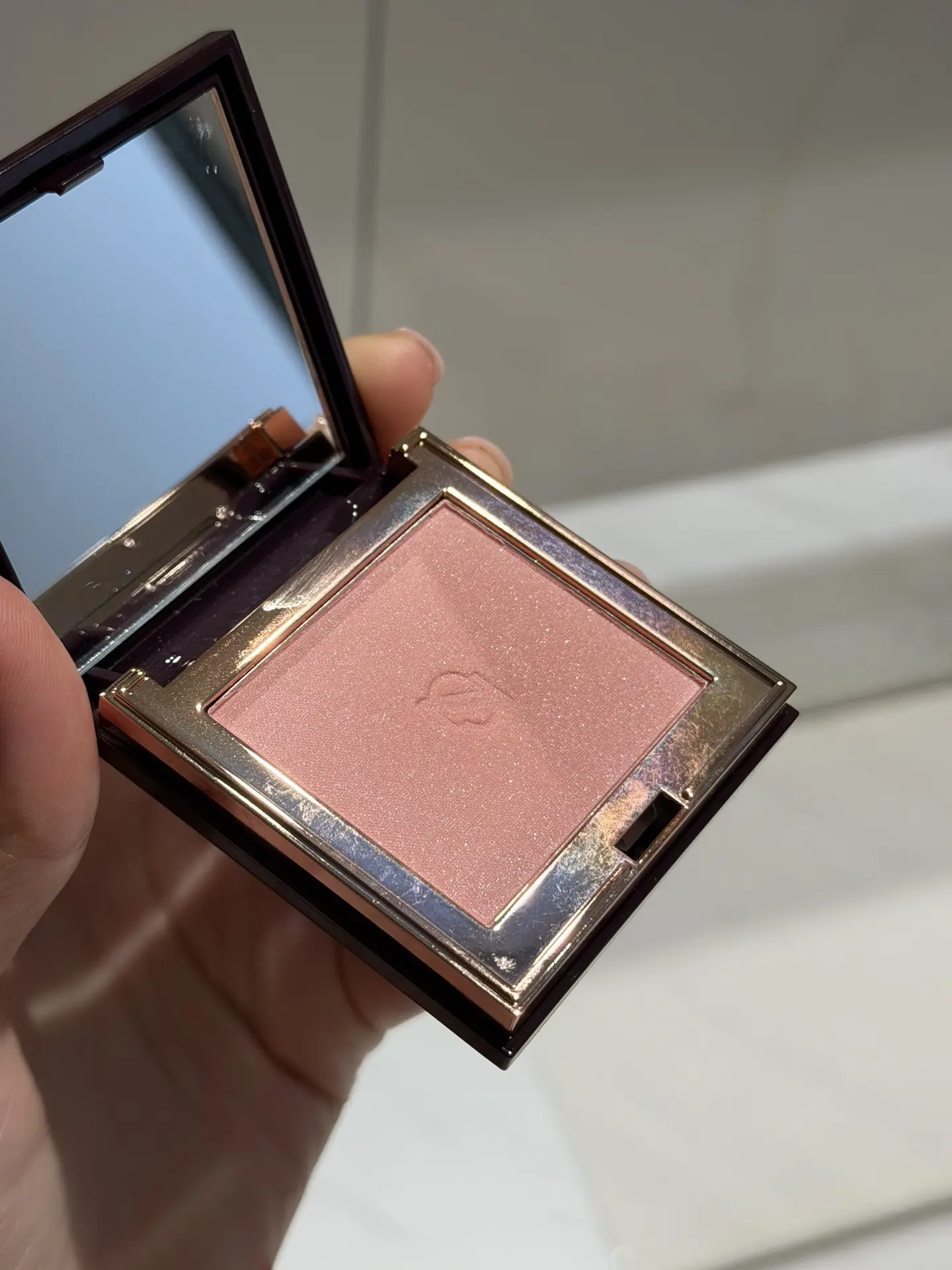 Топ румян, которые вы обязаны купить:

Natalya Shik Flora 
Elian 02
For me 01
Darling 01 и 03
NARS O