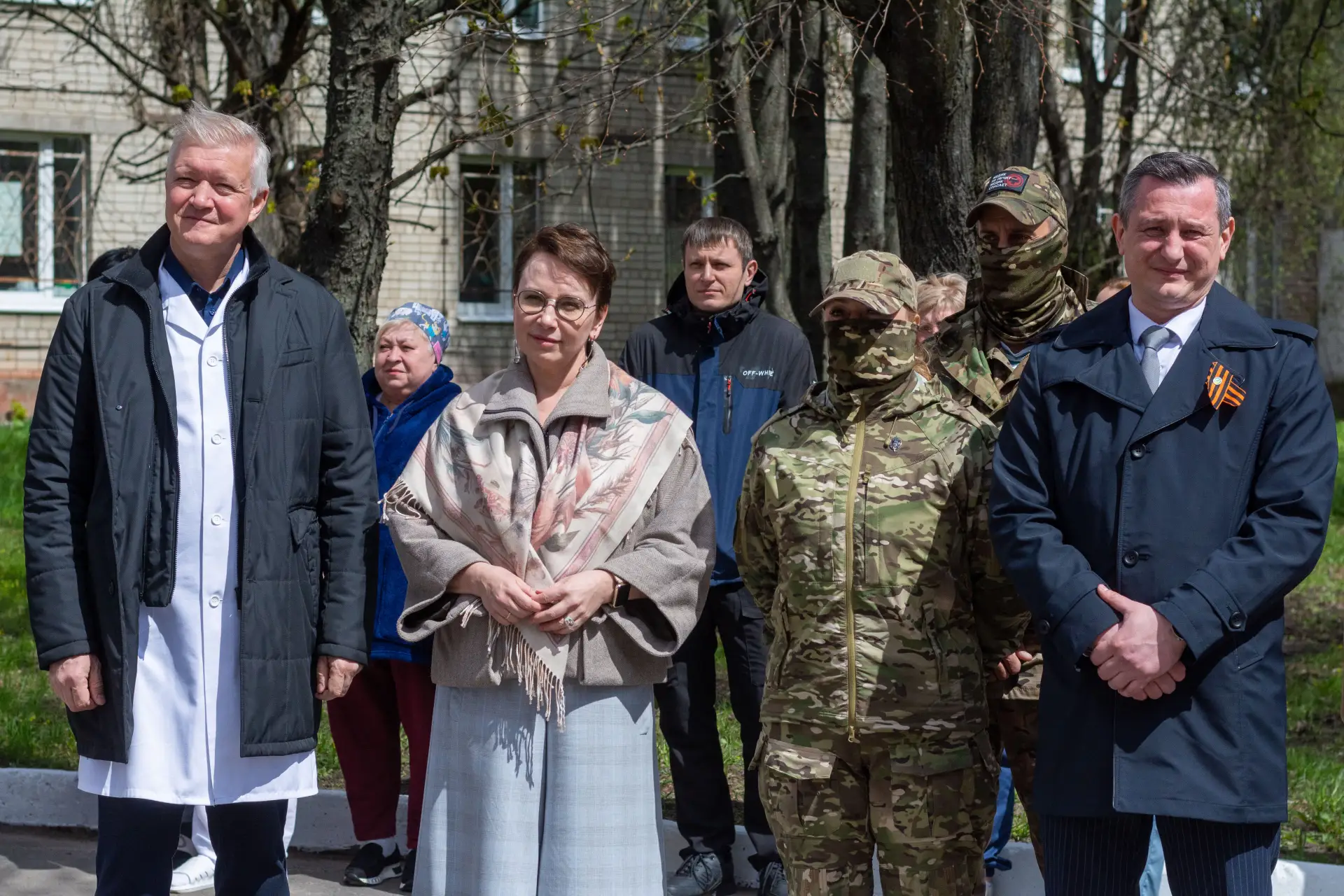 На территории Больницы скорой медицинской помощи установили памятный знак, посвященный медикам, проя