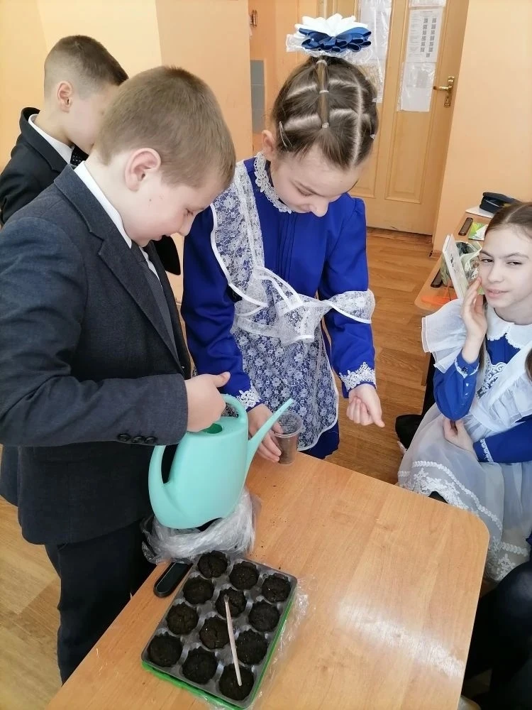 Экологи 4А в деле!   ✅Какой же сегодня был замечательный день в 4А классе!     👫Ребята провели невер