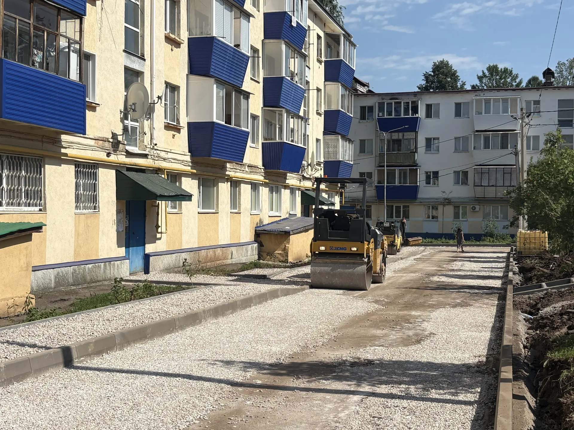 Уважаемые лениногорцы, продолжаем работу по благоустройству дворов по программе «Наш дв...