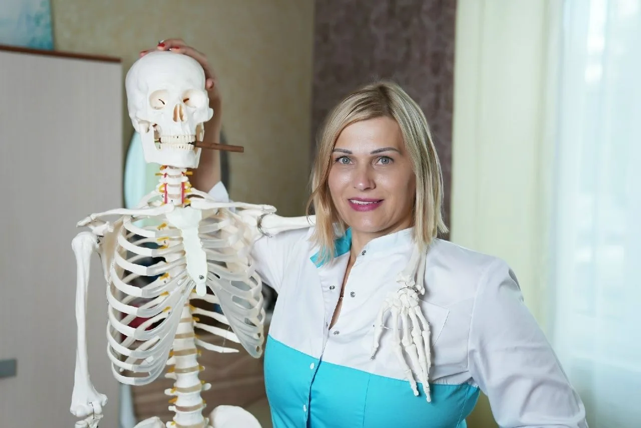 Светлана Саванчук. Телесный практик в Москве. Работа с суставами и связками. 

Скажите честно: вы по