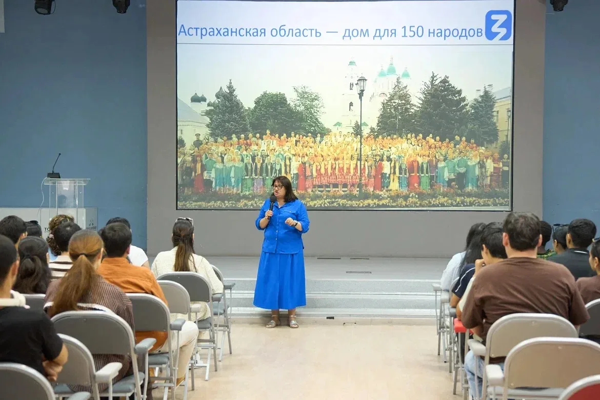 🤍 Иностранные студенты АГУ узнали Россию со «Знанием»