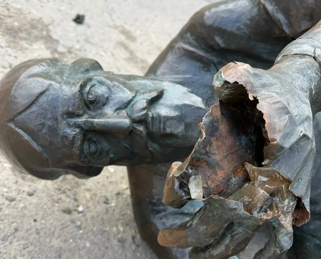 ⚡ Водитель, погубивший памятник ювелиру в Костроме, задержан