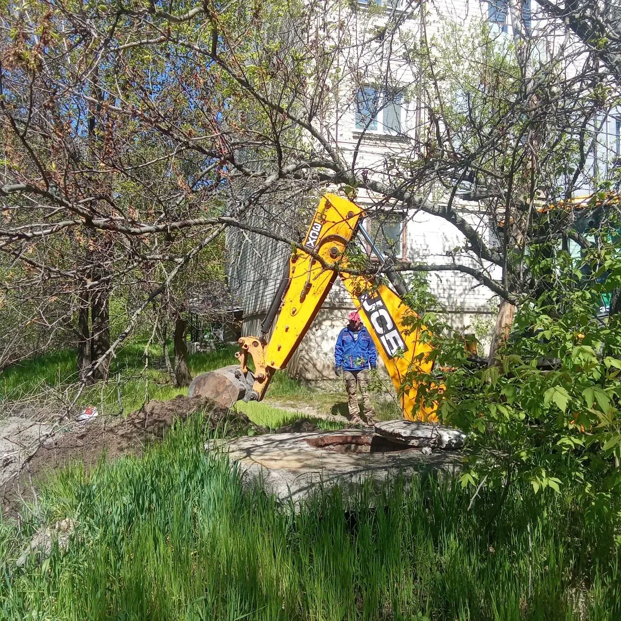 🛠️  Работники МБУ Центр "Благоустройства" регулярно осуществляют техническое обслуживание и ремонт с