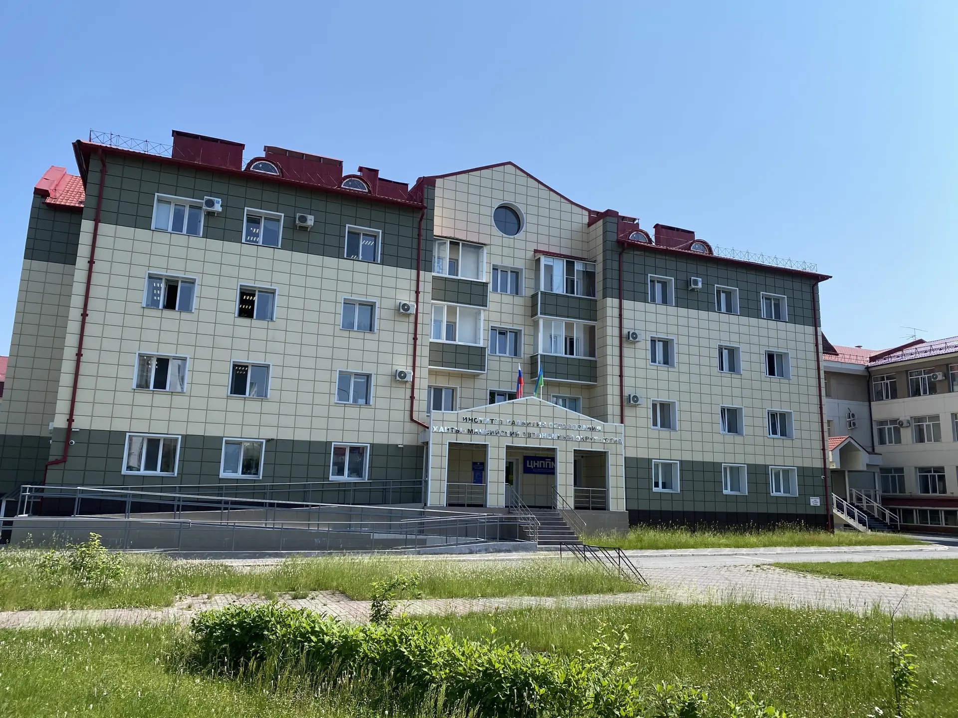 Институт развития образования. Здесь я проработала много лет. Но после рождения младшего сына решила