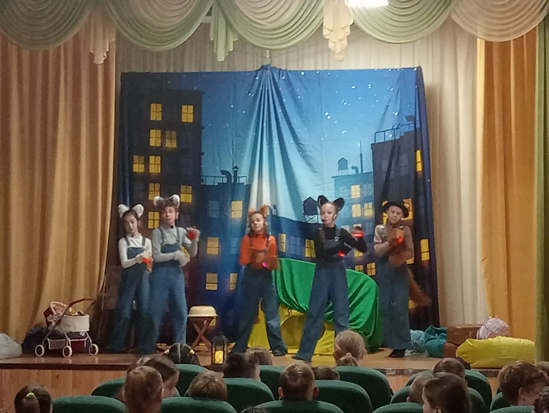 🎭 Волшебство на сцене: «ПУПС» оживил «Живые сказки»! 🐱✨

11 июня случилось настоящее чудо для ребя