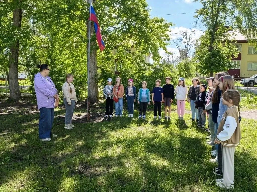Лето началось с прекрасного отдыха в нашем школьном городском лагере "Островок детства"...