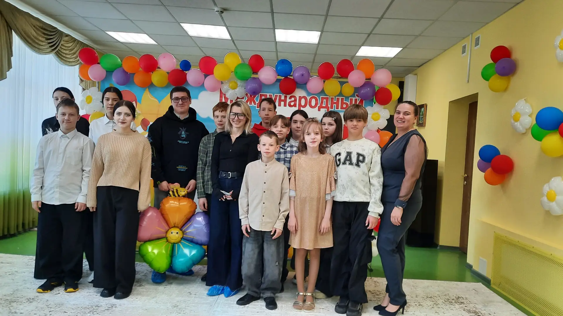 Ежегодно на День защиты детей  к ребятам из Центра «Журавушка» приезжают гости - это во...
