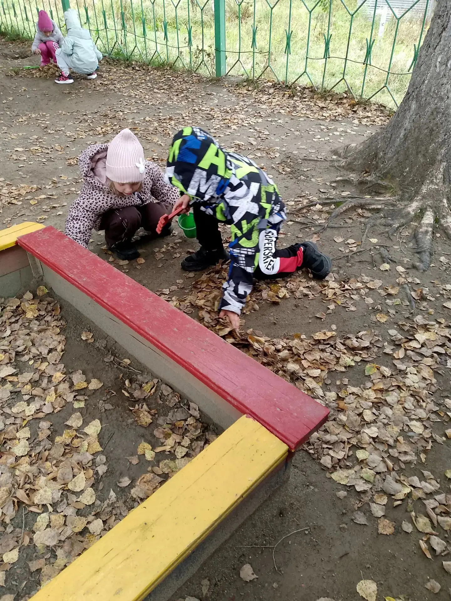 Листопад, листопад.