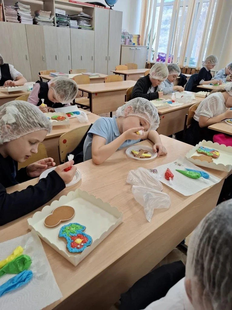 Обучающиеся 2б класса продолжают знакомиться с  профессиями.  ✅Они уже познакомились с профессией ве