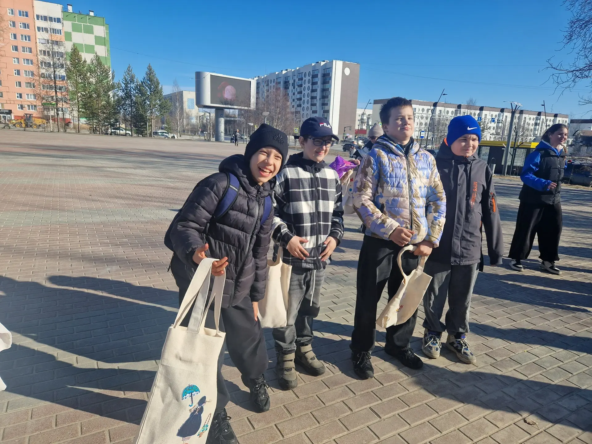 В рамках Всероссийского экологического субботника «Зеленая весна» волонтеры из детской организации «