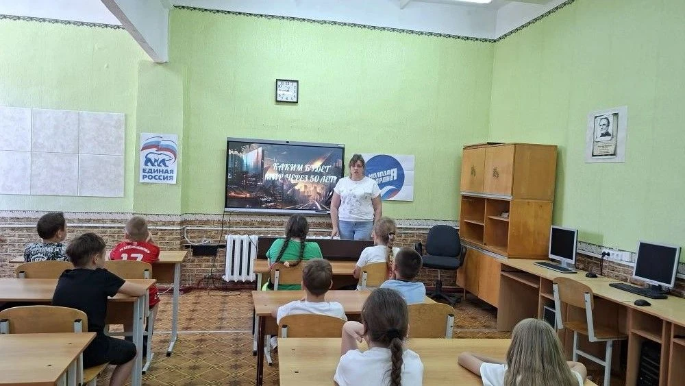 Сегодня в нашем пришкольном лагере разгорелись настоящие дебаты! Ребята спорили на тему...
