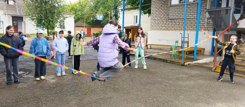 Второй день пребывания в лагере «Улыбка» был посвящен физическому развитию, командному ...