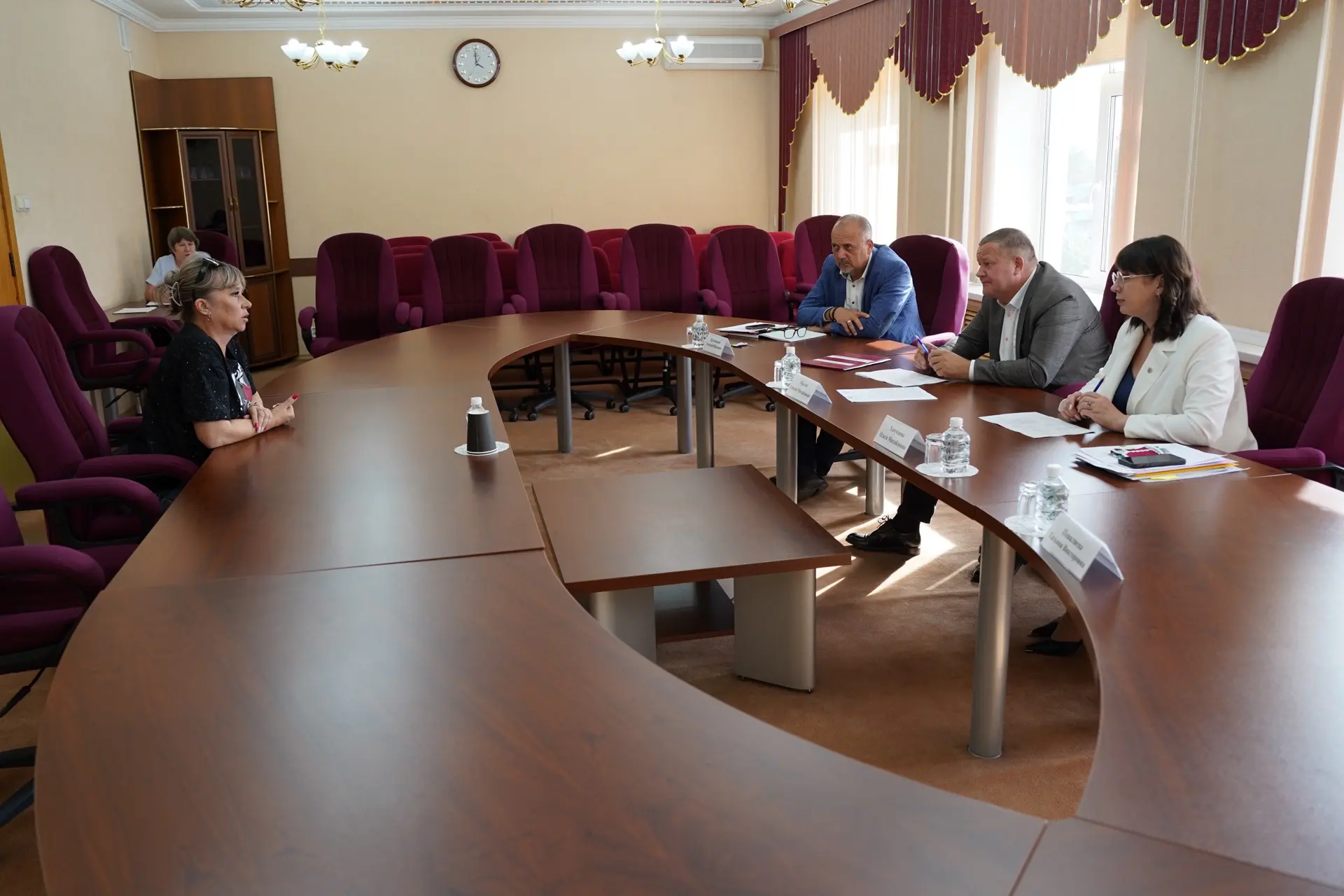 Провёл приём граждан.