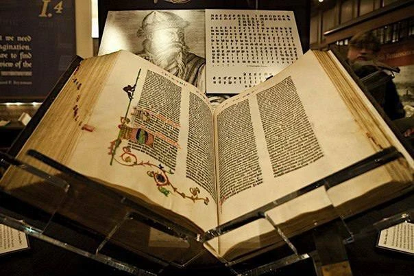 Интересный факт о Германии 🇩🇪  Первая печатная книга в мире была издана на немецком языке.   В 1455 