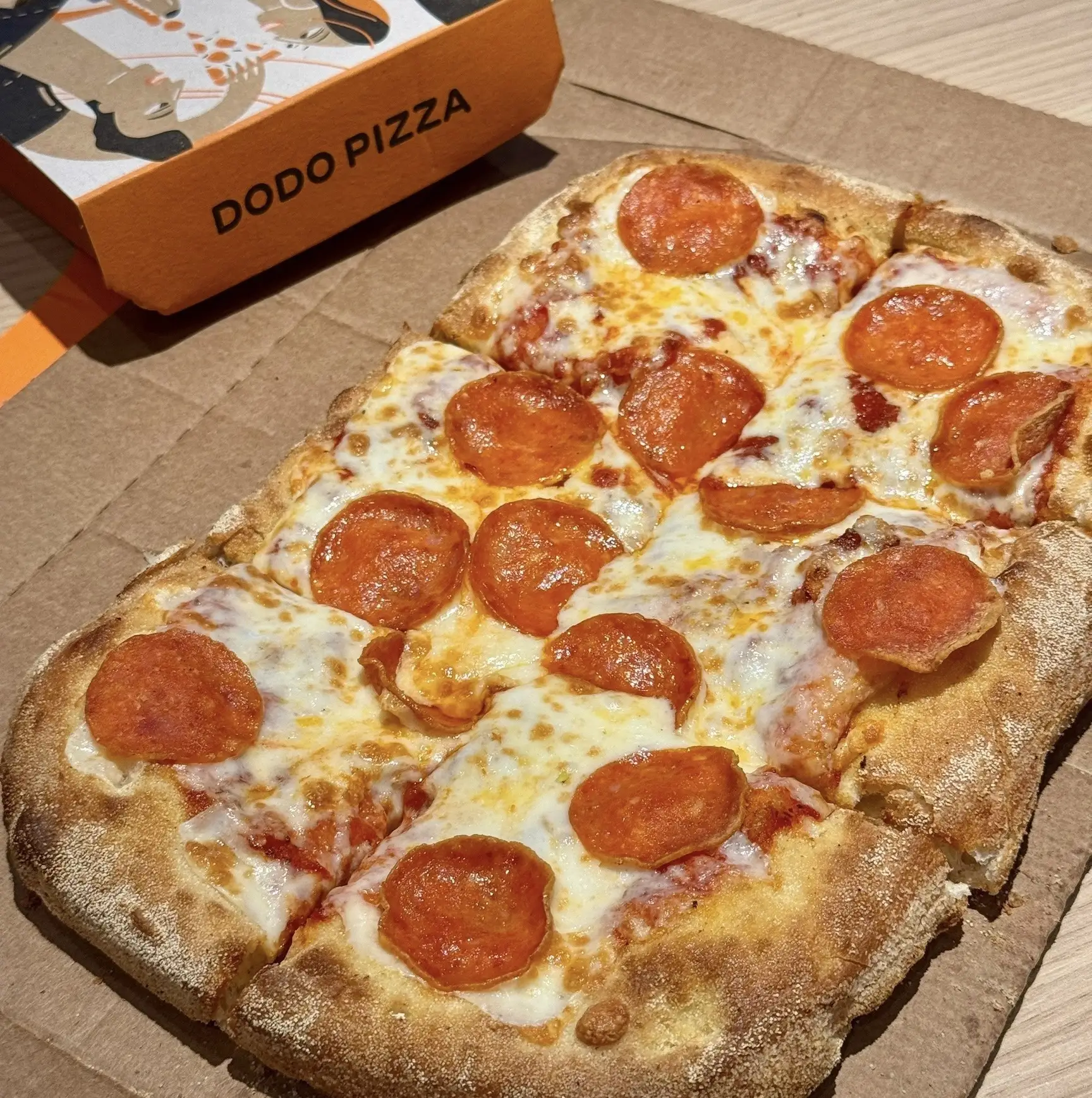Любимая классика на воздушном римском тесте 🍕

Пикантная пепперони и расплавленный сыр на пышной ос