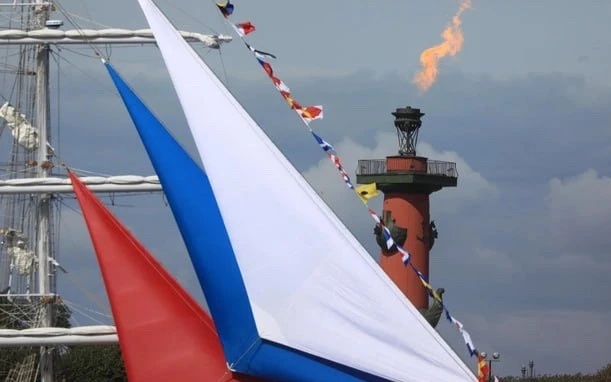 День ВМФ в Петербурге в этом году пройдёт без парада и салюта, но совсем без праздника горожан не ос