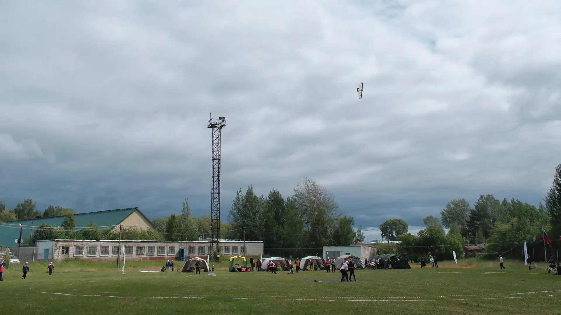 В Коряжме прошли всероссийские соревнования по авиамодельному спорту

Экипажи из Вологодской области