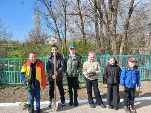 --🌱🌸 Как в МОУ СОШ с. Демьяс прошла Весенняя неделя добра 💚✨
