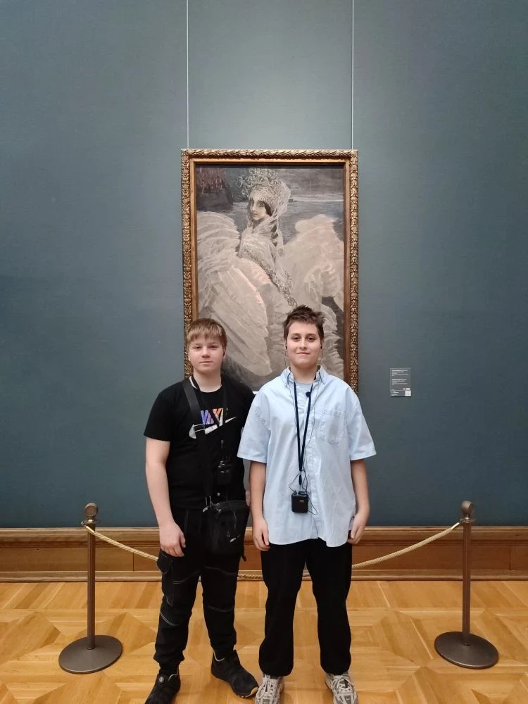 🎨 ПРИКЛЮЧЕНИЕ В МИРЕ СКАЗОК И КАРТИН!  Наши кадеты 6 «Р» класса окунулись в волшебный мир искусства 