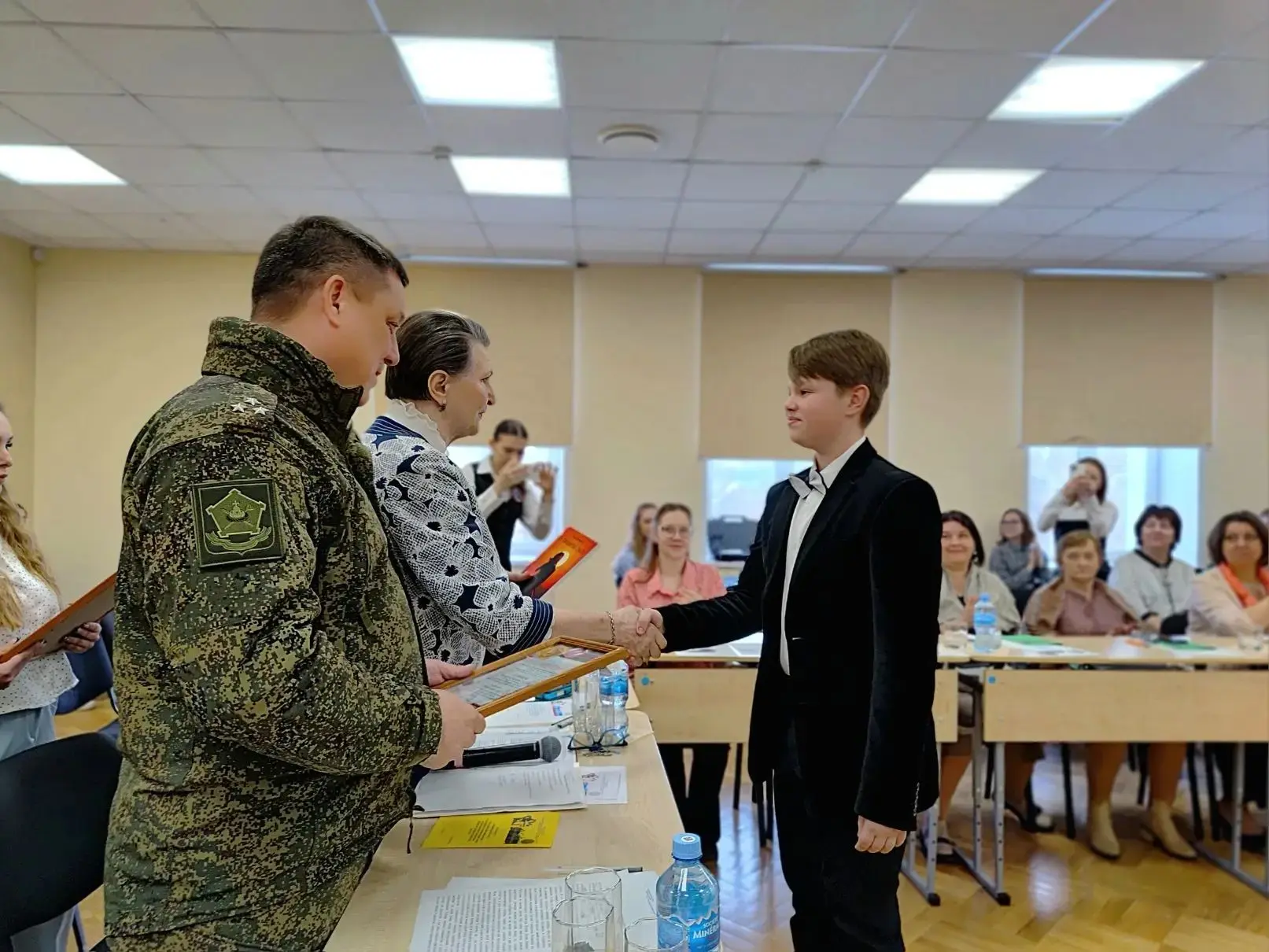 В школе №18 обсудили развитие православно-патриотического воспитания учащихся кадетских классов  В р