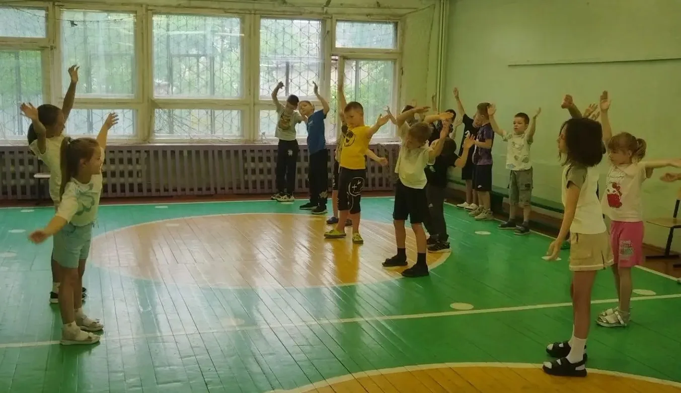 Утро в лагере начинается с зарядки👫