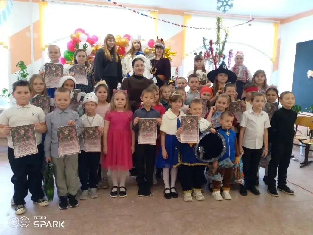 🎉🎄 Новый год в начальных классах нашей школы начался с яркого показа сказки «Мешок яб...