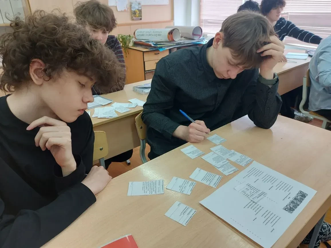 Заголовок: В 10А сегодня не учились. 10А — ужинали! 🍽️🧮  Внимание, гастрономическая и интеллектуальн