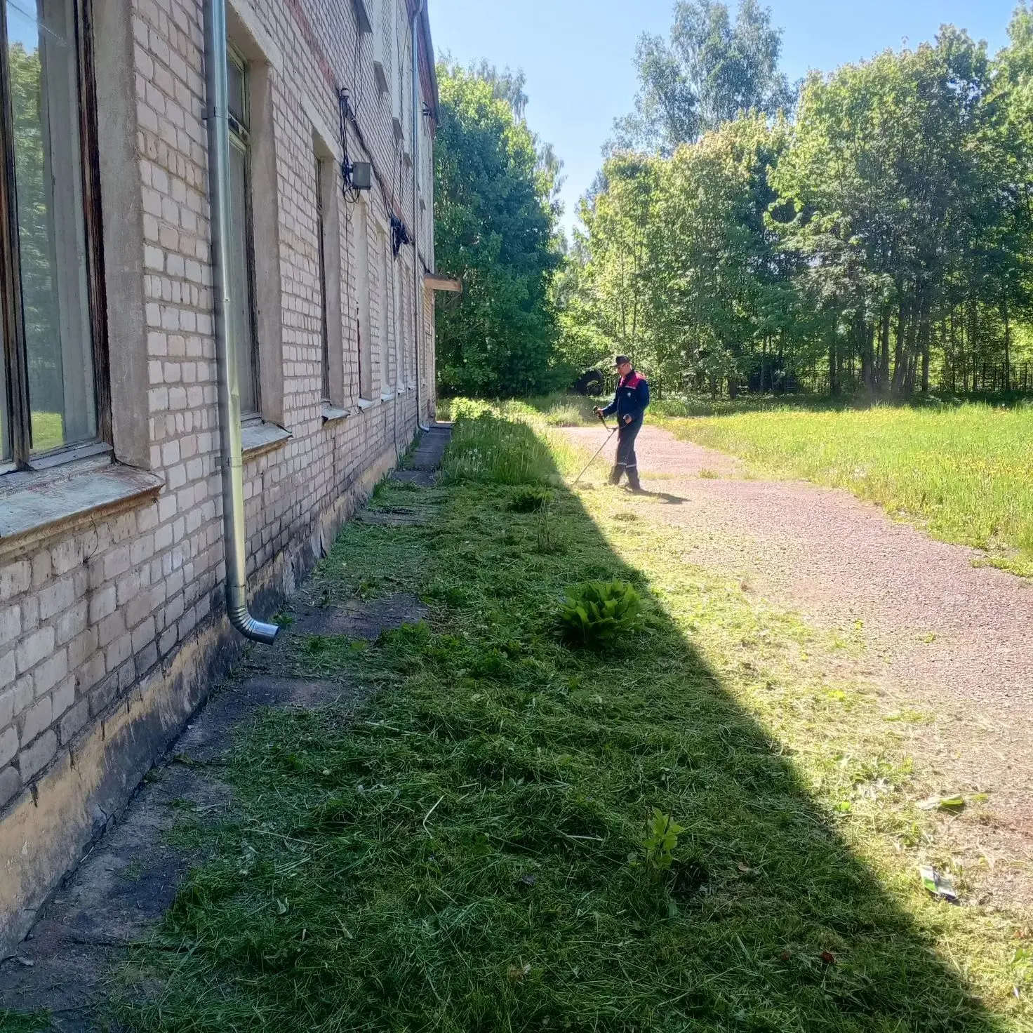 Выражаем искреннюю благодарность нашим мужчинам МБОУ Семлевской СОШ N1 - Бардову Сергею...