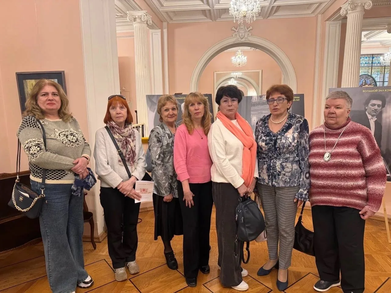 🎭 Благотворительный фонд подарил пожилым людям возможность услышать «Молодые звёзды» в...