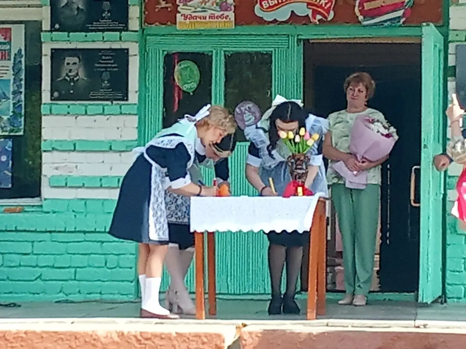 Сегодня, 26 мая 2026 года, в нашей школе прошёл последний звонок для учащихся 9-х и 11-...