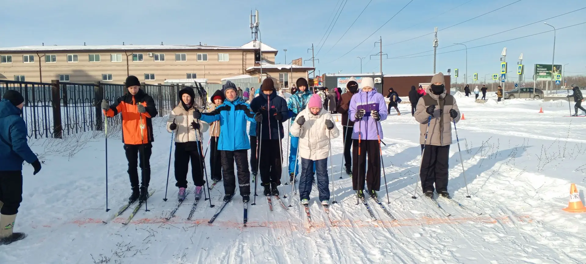 Сегодняшняя #лыжняРоссии в нашей школе была настоящим праздником спорта!  Хоть погода была прохладно