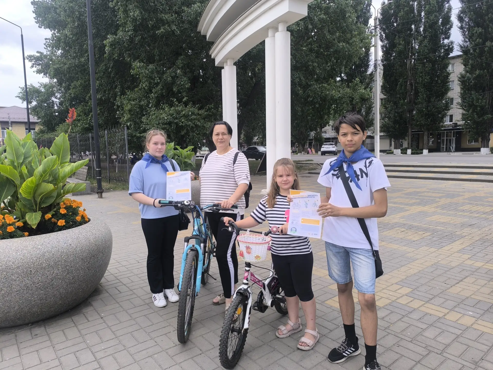 🚦В Павловске полицейские и общественники организовали профилактическое мероприятие «Движение с уваж