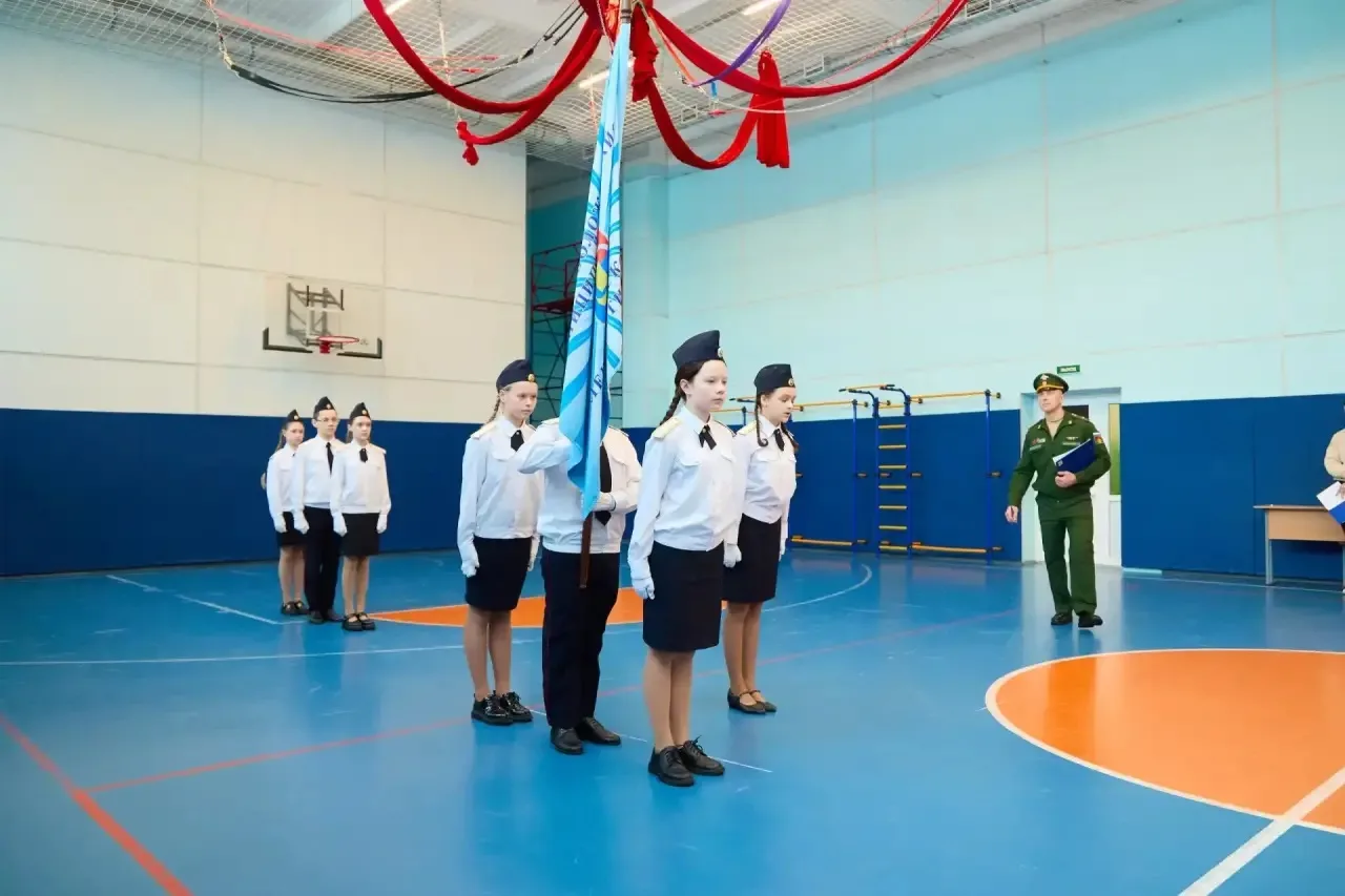 «Равняйсь! Смирно!»: В Дубровке прошёл районный конкурс «Смотра строя и песни кадетских классов».  🎉